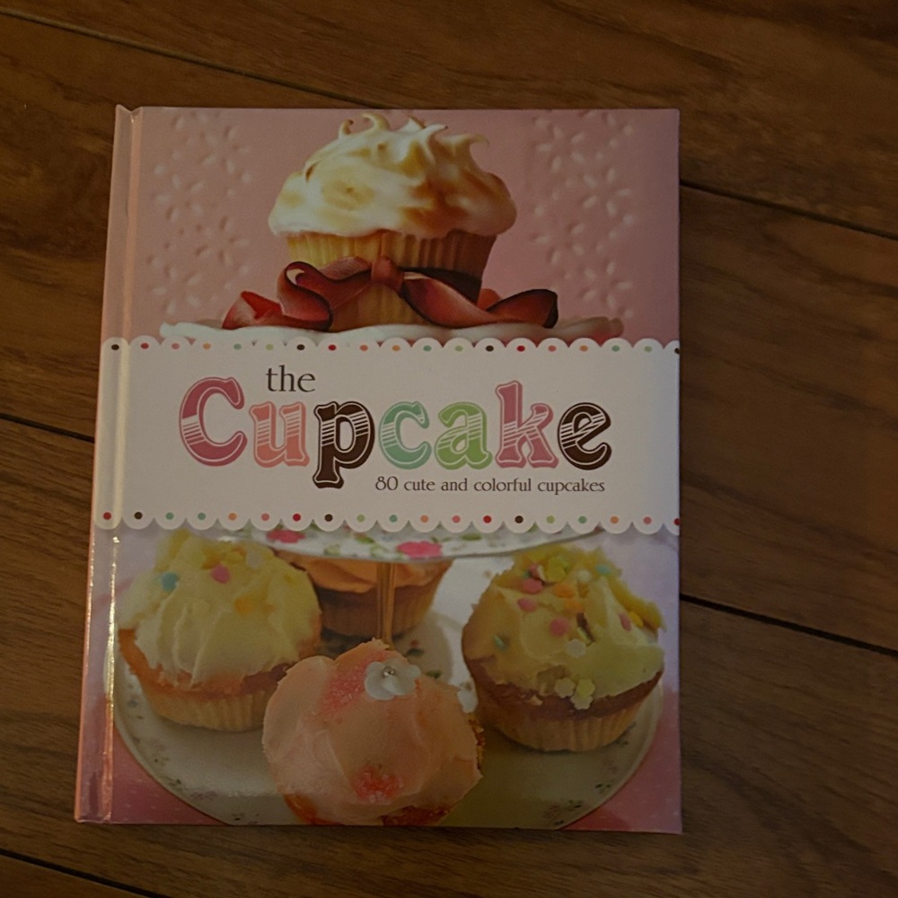 The Cupcake Book - 80 Cute and Colorful Cupcakes
